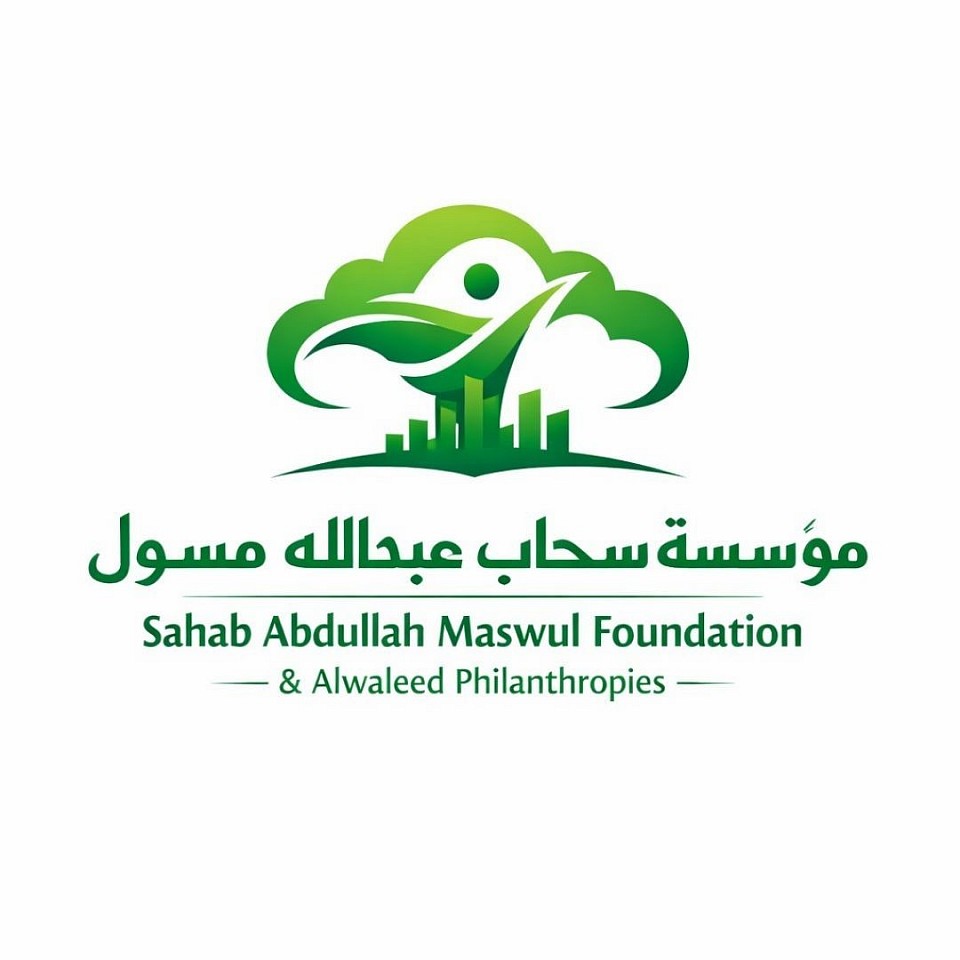 نعم، الأميرة سحاب (الأميرة سحاب بنت عبد الله بن عبد العزيز آل سعود) تُعرف بمشاركاتها الخيرية ومساعداتها للمحتاجين، خاصة عبر حسابات التواصل الاجتماعي التي تُعلن عن تقديم منح ومساعدات مالية للمواطنين السعوديين لبناء بيوت، الزواج، سداد قروض، ودعم مشاريع، لكن يجب توخي الحذر والتأكد من صحة الحسابات الموثوقة وتجنب الاحتيال عند التواصل.  تفاصيل حول المساعدات: أنواع المساعدات: تشمل الدعم المالي لبناء المنازل، المساعدة في الزواج، سداد الديون، والمساهمة في بدء المشاريع. طريقة التقديم: يتم التواصل عبر حسابات رسمية على منصات مثل فيسبوك وتيليجرام، وتتطلب إرسال بيانات شخصية وطلب مفصل. ملاحظة هامة: في ظل وجود صفحات وحسابات تدعي تقديم المساعدة باسم الأميرة، يُنصح بالتحقق من المصادر الرسمية والموثوقة لتجنب الوقوع في عمليات الاحتيال، والمساعدات الحقيقية عادة ما تكون عبر قنوات رسمية وموثوقة.  للتواصل بشكل صحيح (مثال): ابحث عن حسابات موثوقة على منصات التواصل الاجتماعي مثل 